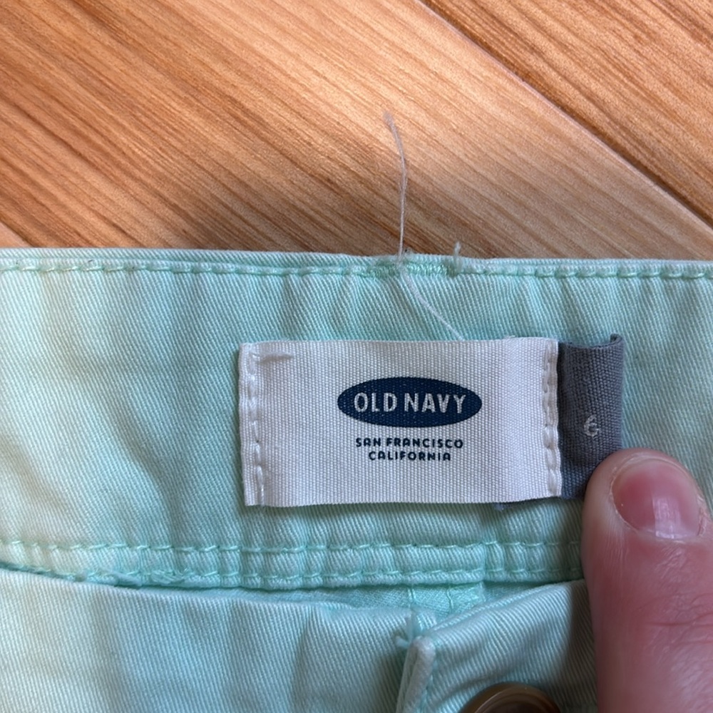 Old navy Bermuda shorts - Picture 2 of 3